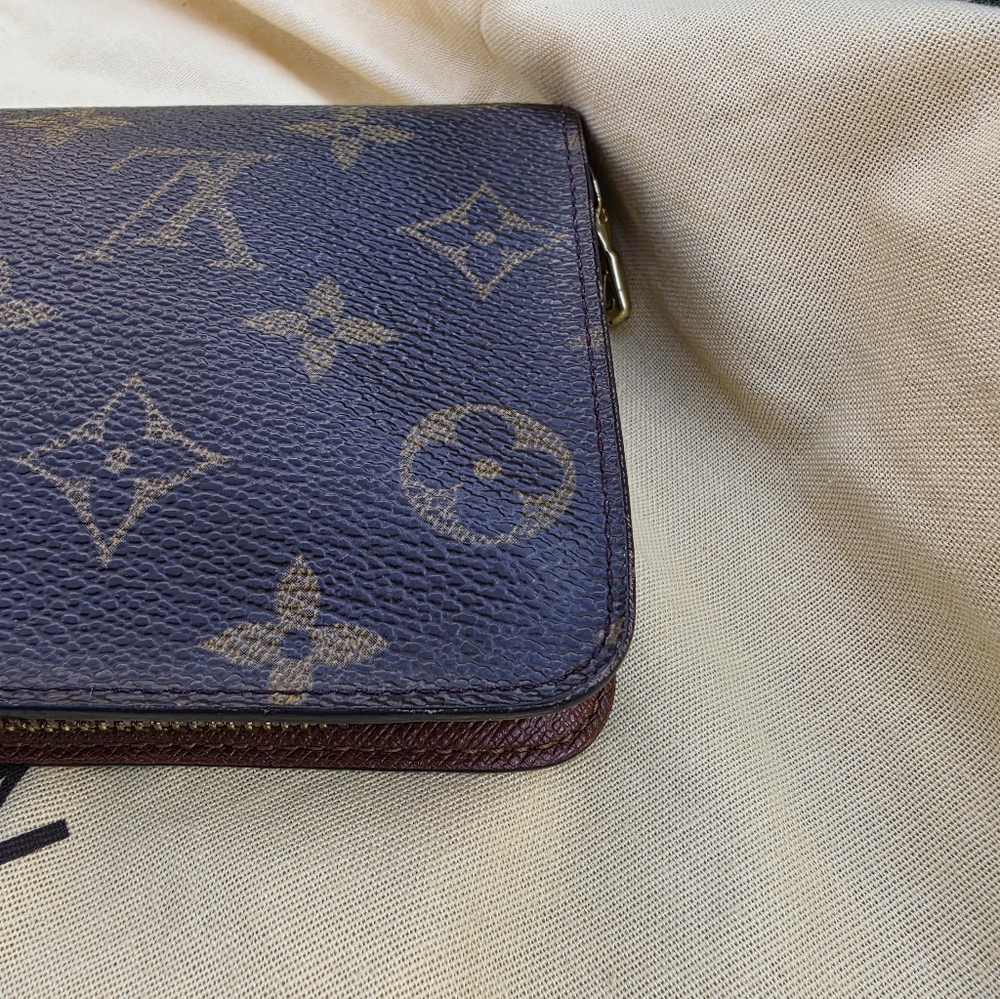 Louis Vuitton Monogram Zip Around Wallet Monogram Canvas. Date Code TH0065 - Picture 8 of 17